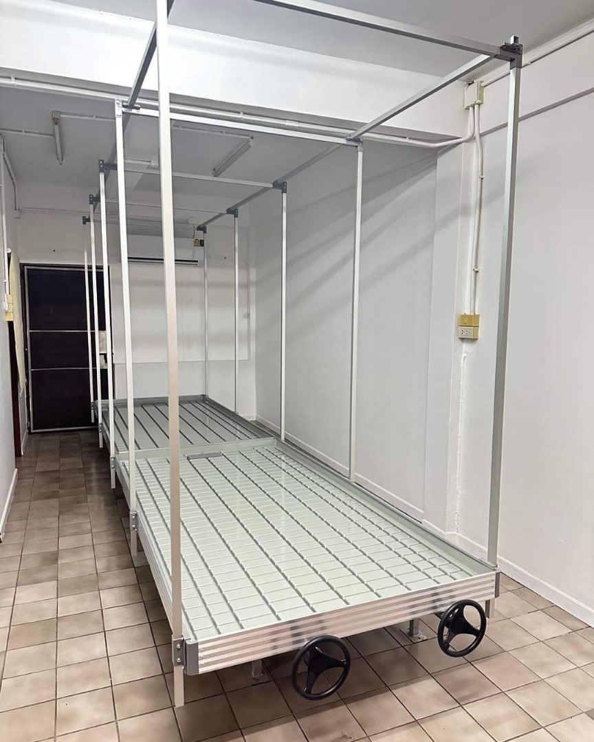 Flexstar Rolling Benches — Mobile cultivation tables on caster wheels